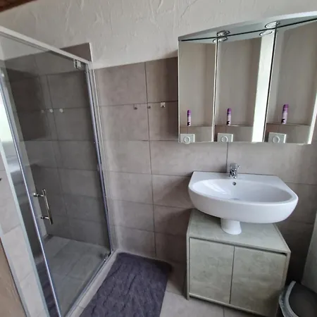 Gaestehaus Schuetz Apartment Gries